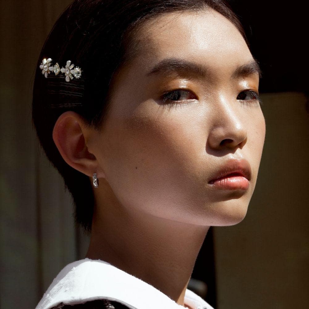 Mini Crystal & Pearl Beak Hair Clip - Image 3